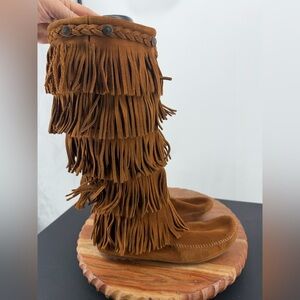 Minnetonka 5-Layer Fringe Braid Suede Boots layered brown 1652 sz 9